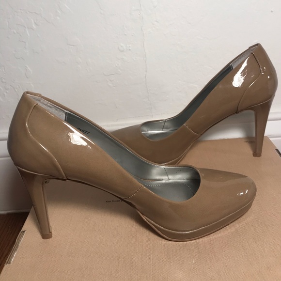 Tahari Nude Heels - Picture 5 of 5